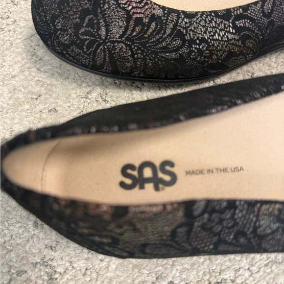 SAS NWOT 7.5 Wide “Scenic Slip) Women's Elegant Black metallic Lace pattern Flat - Picture 7 of 15